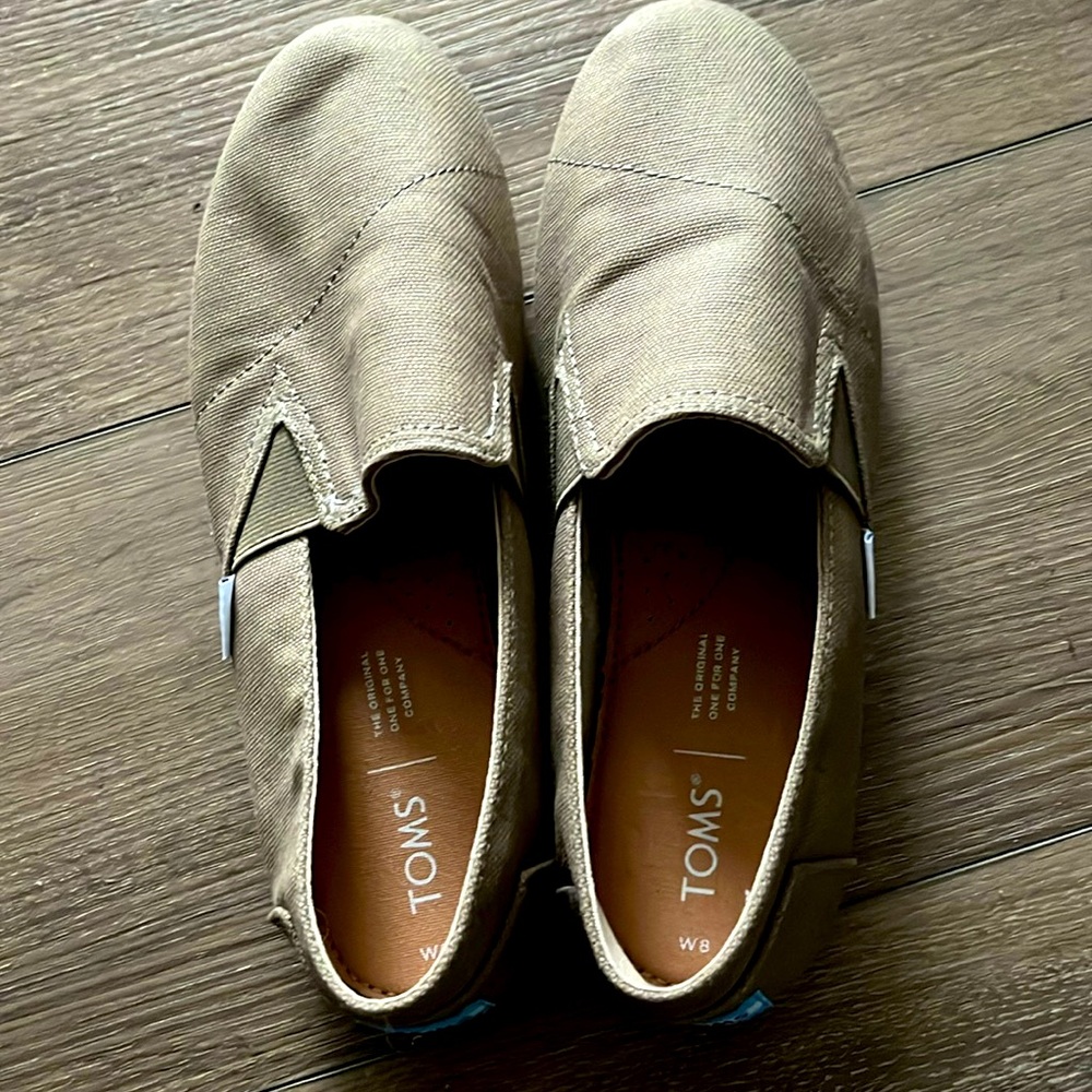 NWOB! Tom’s Khaki Green Slip Ons. Canvas. Women’s Size 8